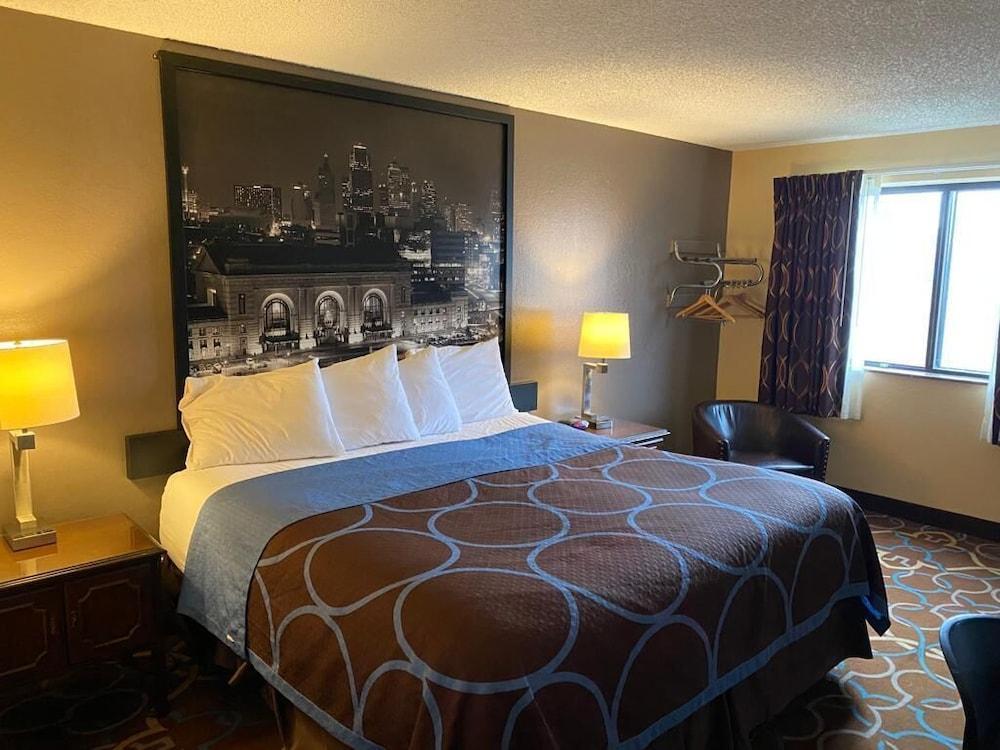 Super 8 By Wyndham Kansas City At Barry Road/Airport Exterior photo