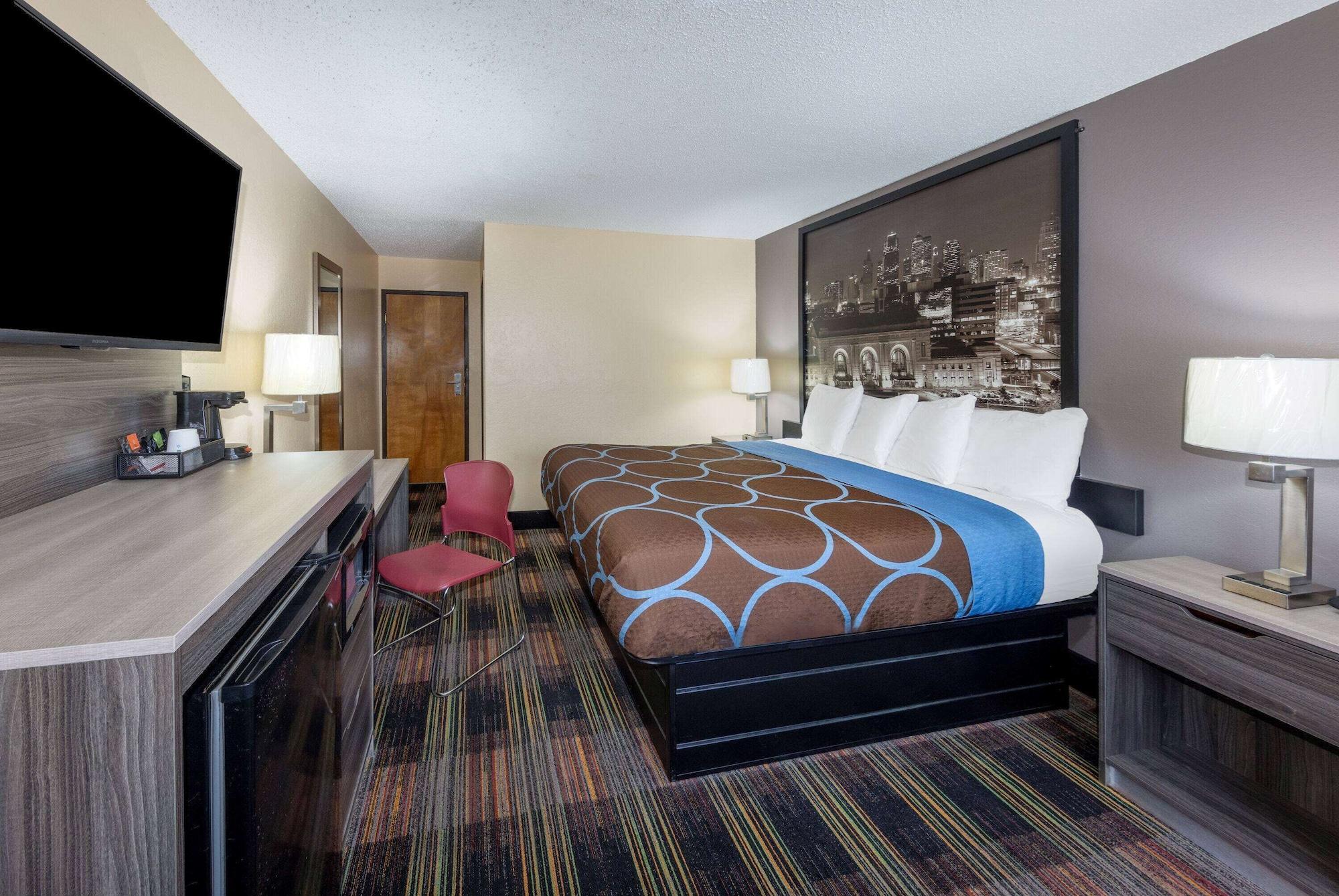 Super 8 By Wyndham Kansas City At Barry Road/Airport Exterior photo