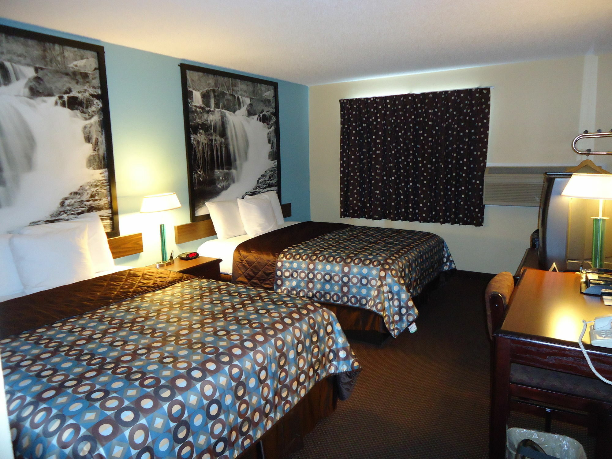 Super 8 By Wyndham Kansas City At Barry Road/Airport Exterior photo