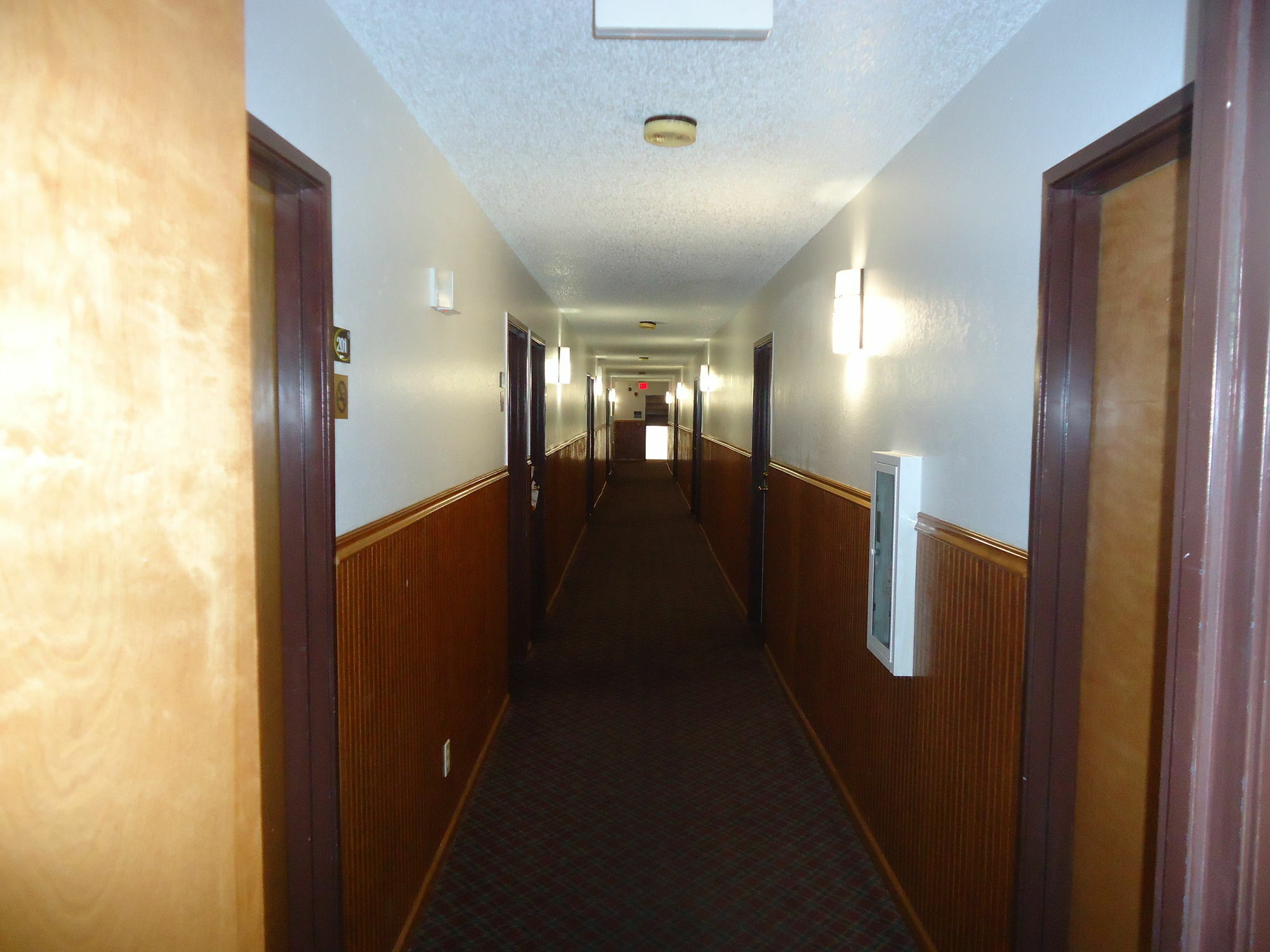 Super 8 By Wyndham Kansas City At Barry Road/Airport Exterior photo