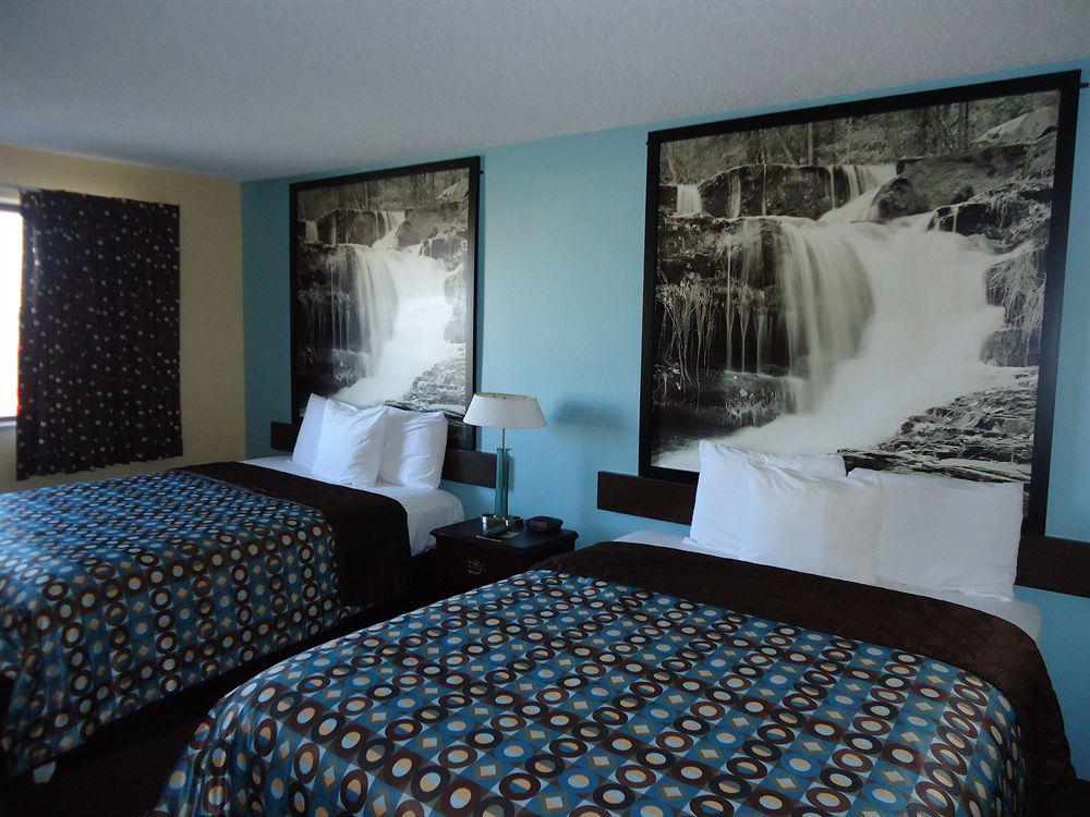 Super 8 By Wyndham Kansas City At Barry Road/Airport Exterior photo